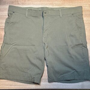Copper & Oak- Rivet Men's Green Flat Front Shorts- Size 40